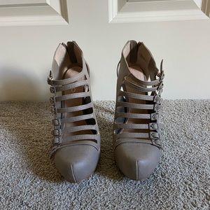 Aldo 8.5 high heel grey distressed